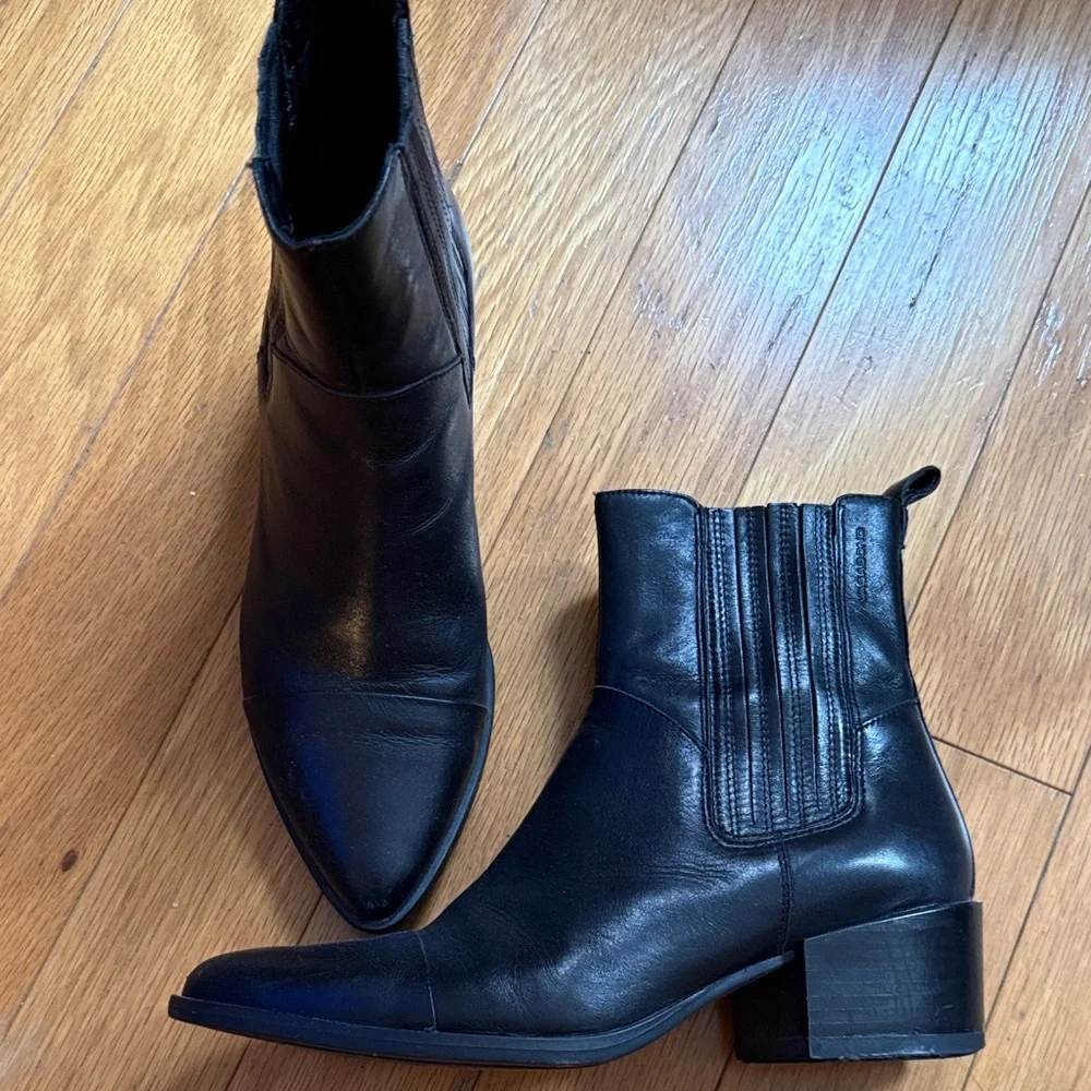 Vagabond Black Leather Chelsea Boots | Size EU 38 - Picture 1 of 5